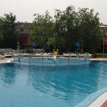 מלון Trakia Garden